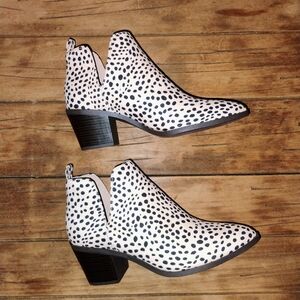 NEW Journee Collection Lola Booties Size 6 Animal Print 2" Heel Pull-On Style